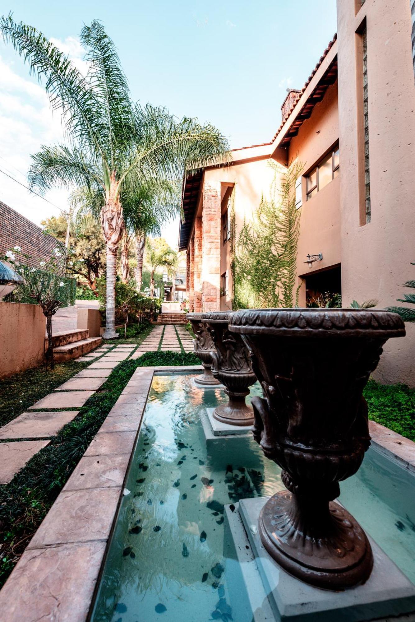Château La Mer Exclusive Guesthouse Hartbeespoort Extérieur photo