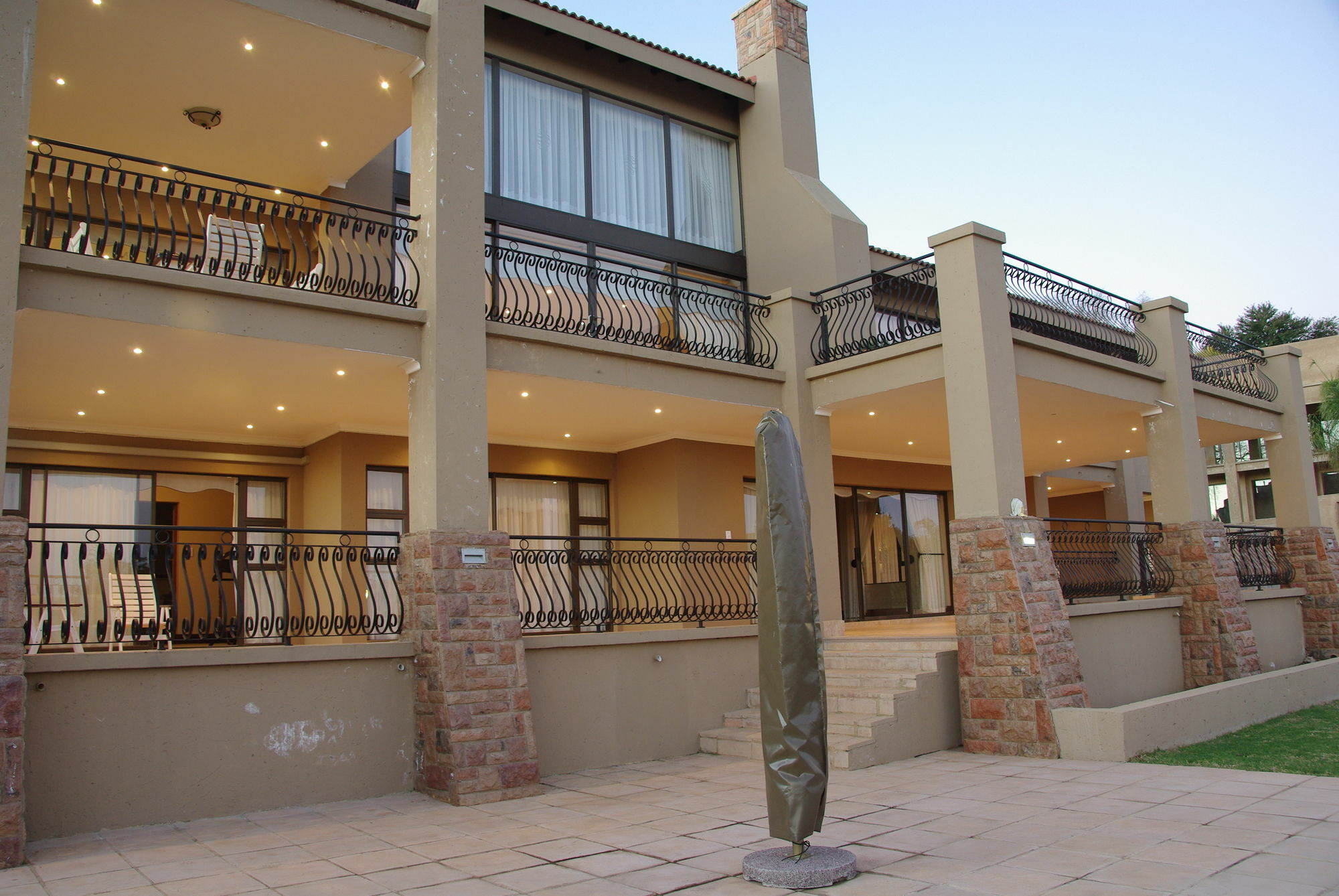 Château La Mer Exclusive Guesthouse Hartbeespoort Extérieur photo