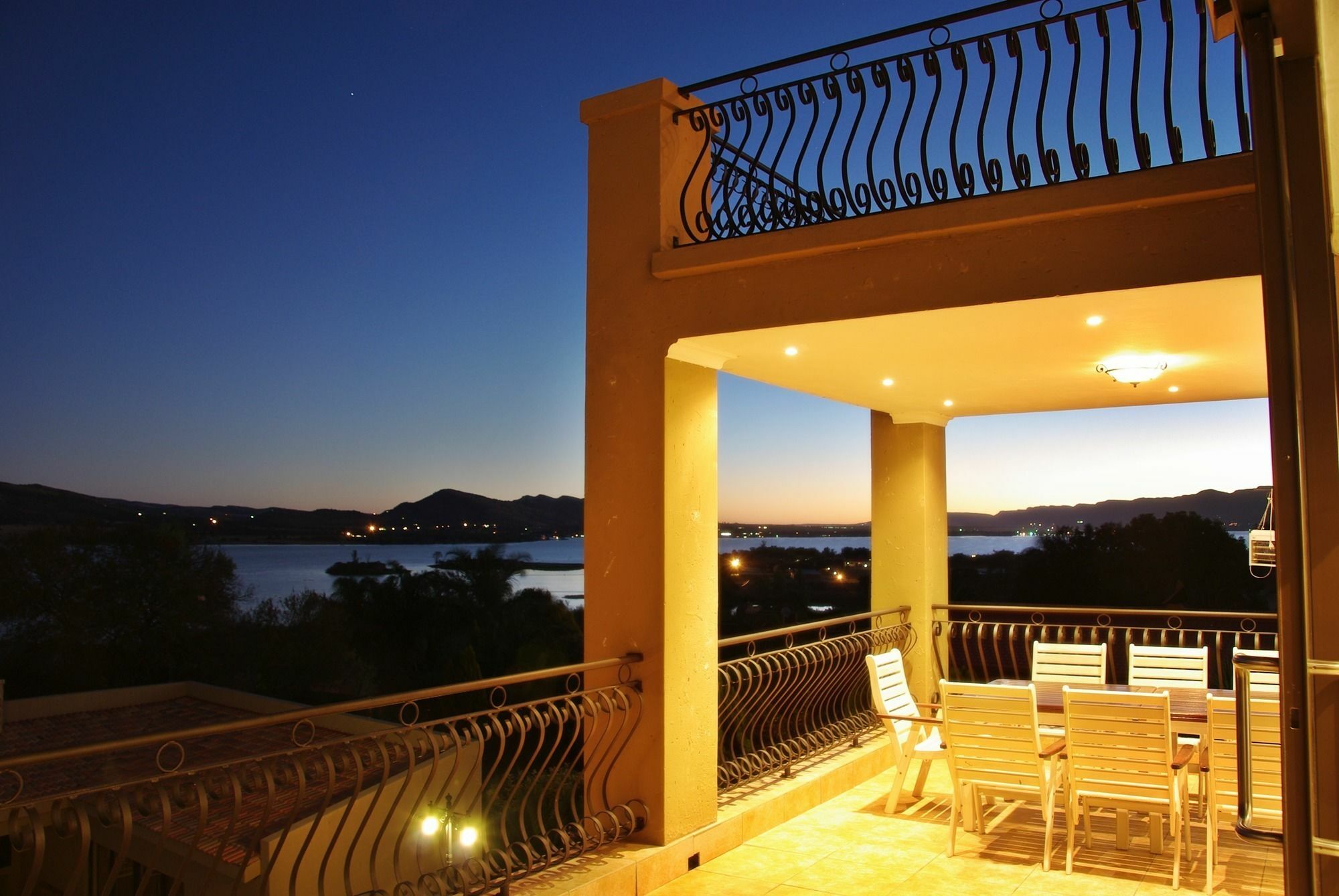 Château La Mer Exclusive Guesthouse Hartbeespoort Extérieur photo