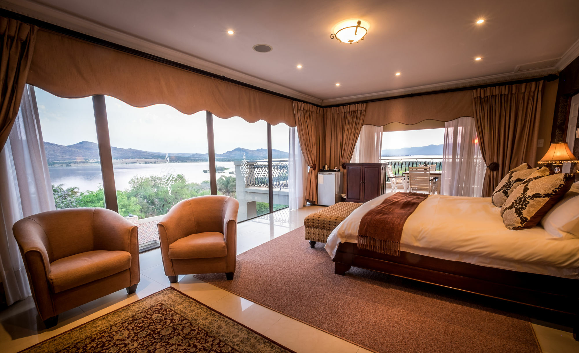 Château La Mer Exclusive Guesthouse Hartbeespoort Extérieur photo