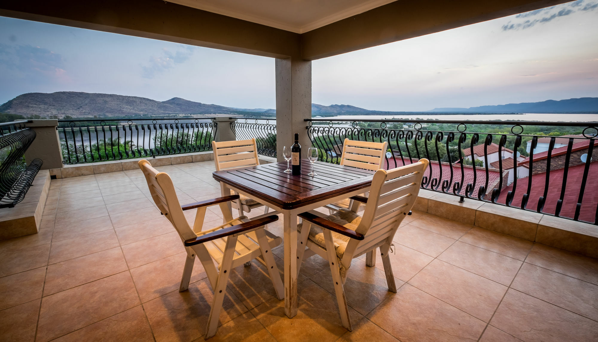 Château La Mer Exclusive Guesthouse Hartbeespoort Extérieur photo